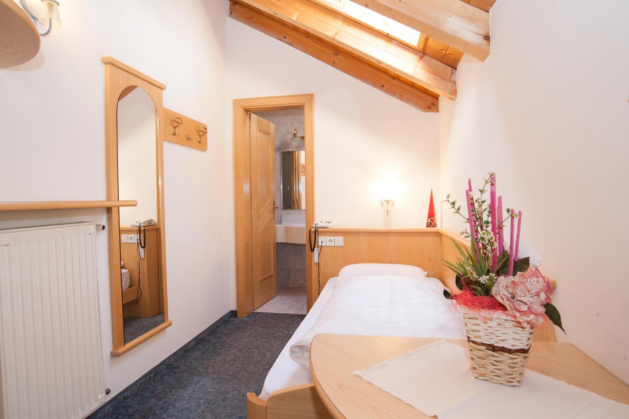Hotel Vernel Santa Cristina Val Gardena 部屋 写真