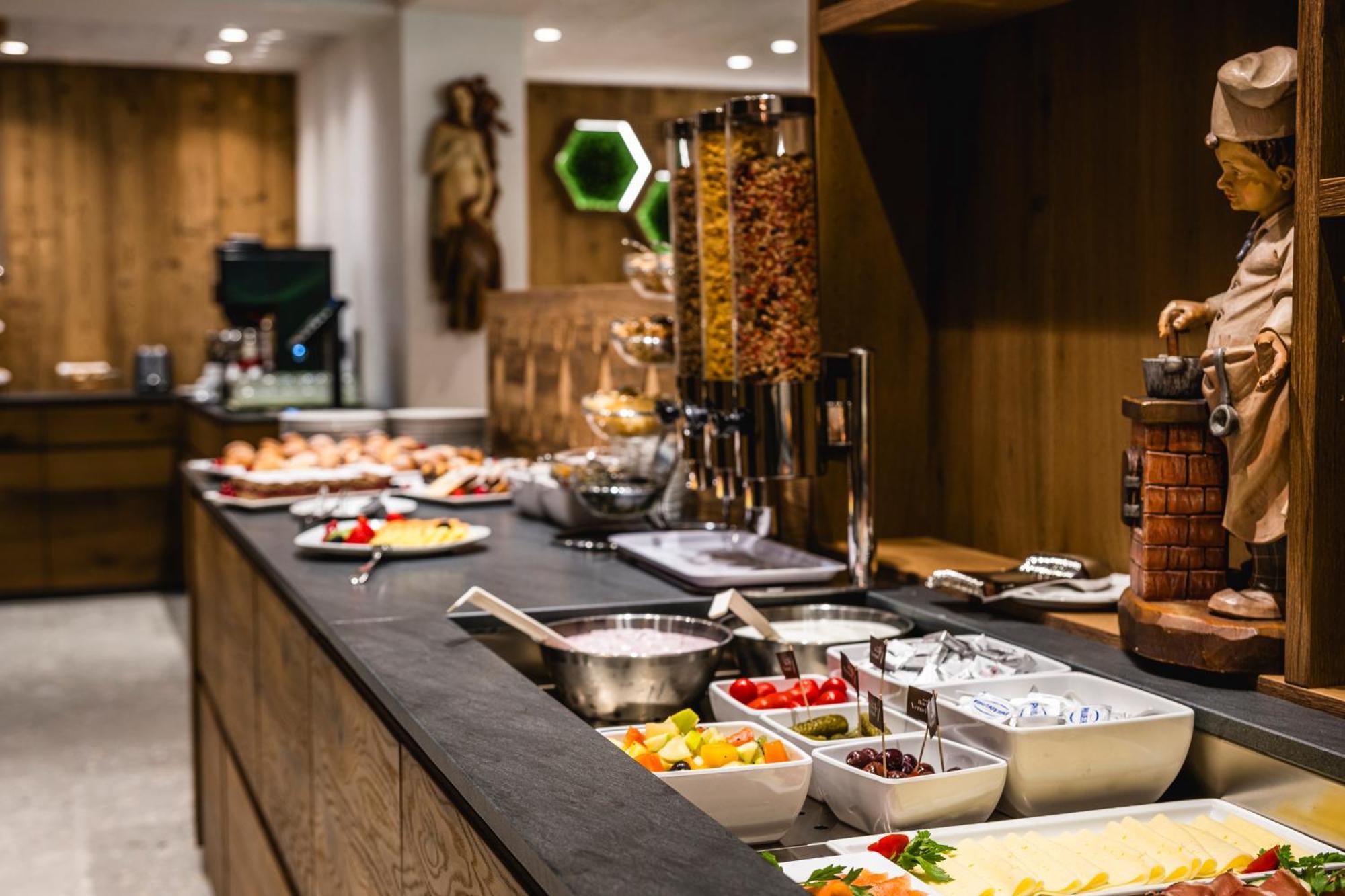 Hotel Vernel Santa Cristina Val Gardena エクステリア 写真