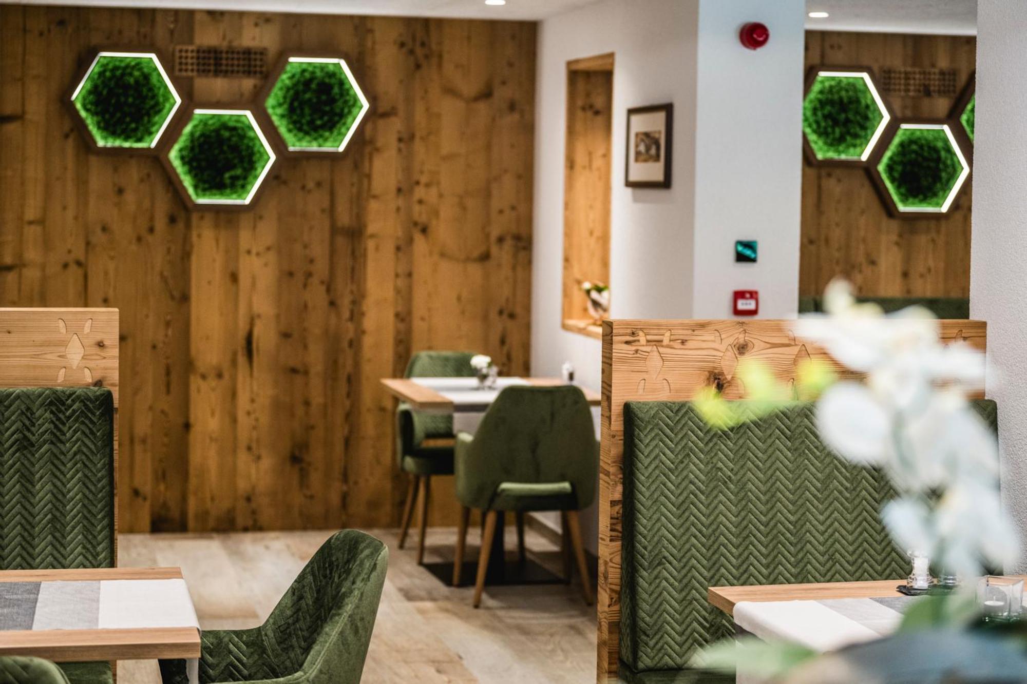 Hotel Vernel Santa Cristina Val Gardena エクステリア 写真
