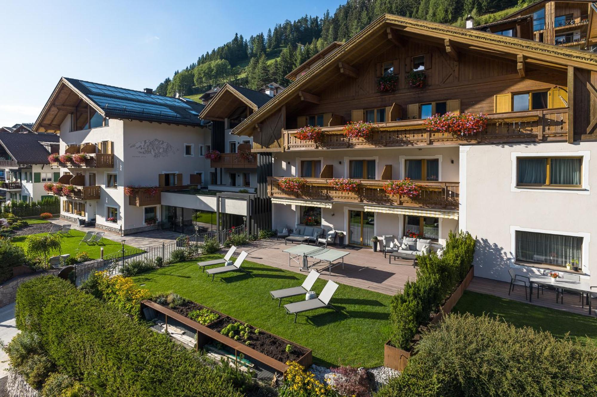 Hotel Vernel Santa Cristina Val Gardena エクステリア 写真