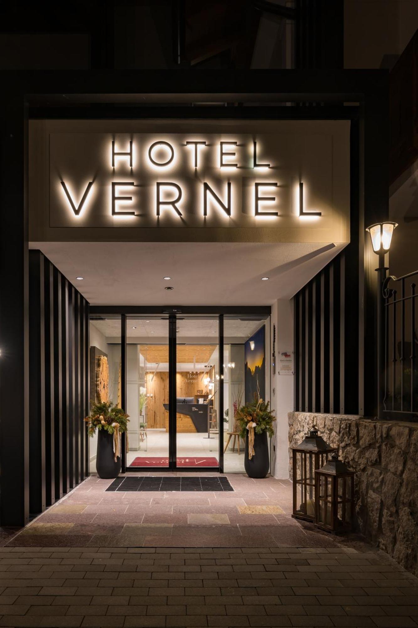 Hotel Vernel Santa Cristina Val Gardena エクステリア 写真