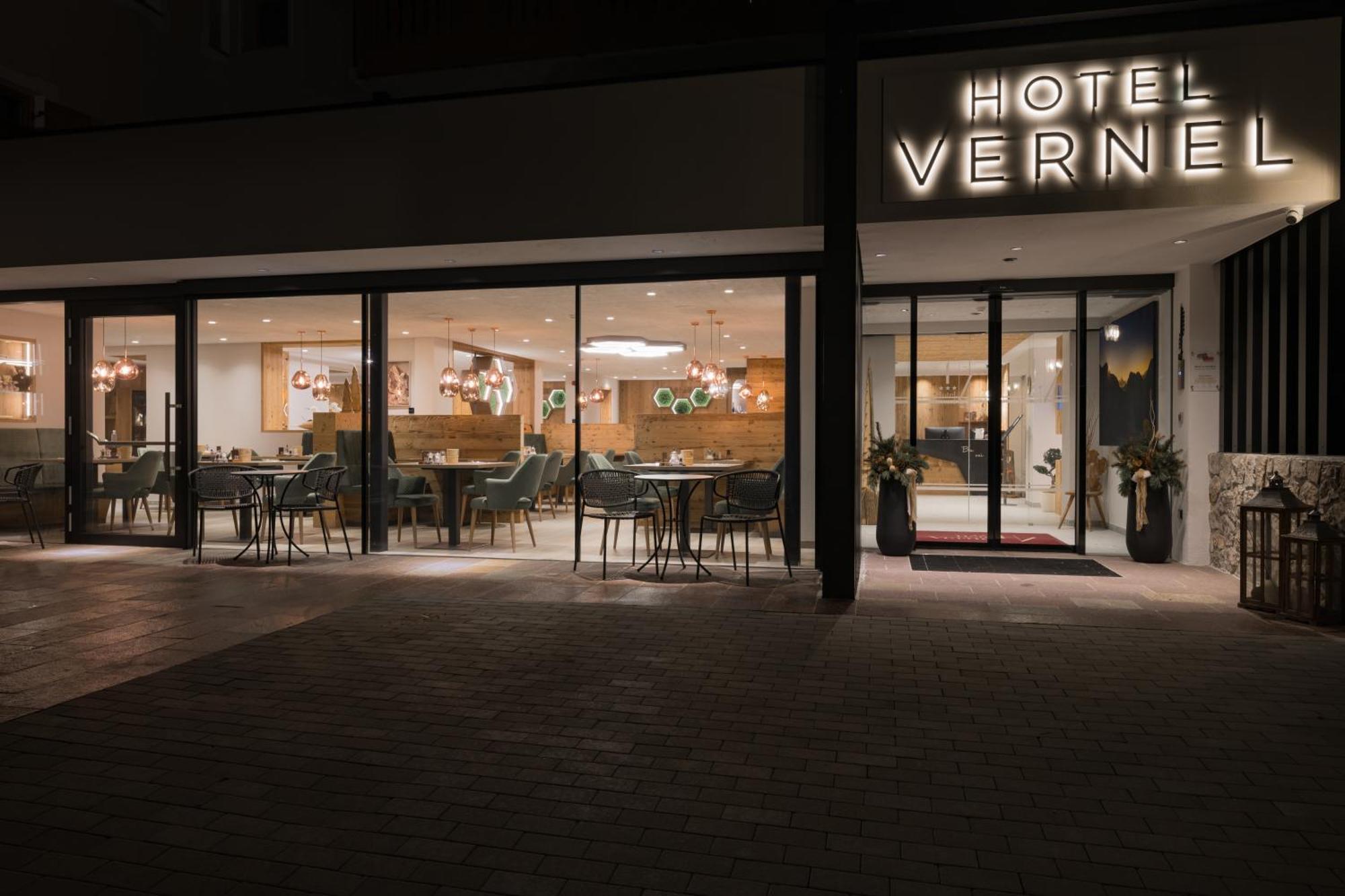 Hotel Vernel Santa Cristina Val Gardena エクステリア 写真
